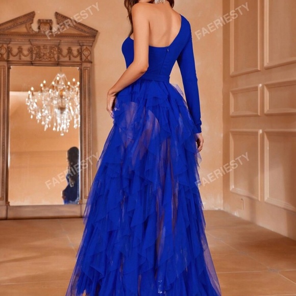 One shoulder long sleeve dress for sale. Very elegant and classy. Size 8 - Picture 2 of 6